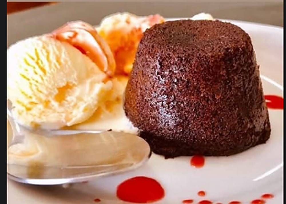Bolinho de chocolate com sorvete
