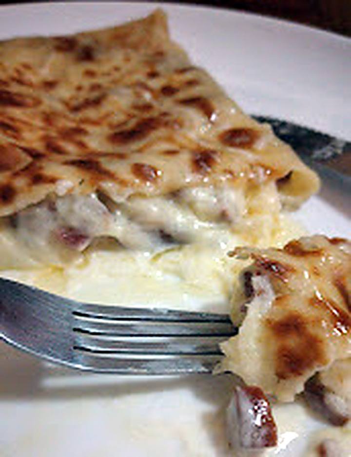 Crepe salgado gratinado com recheio cremoso