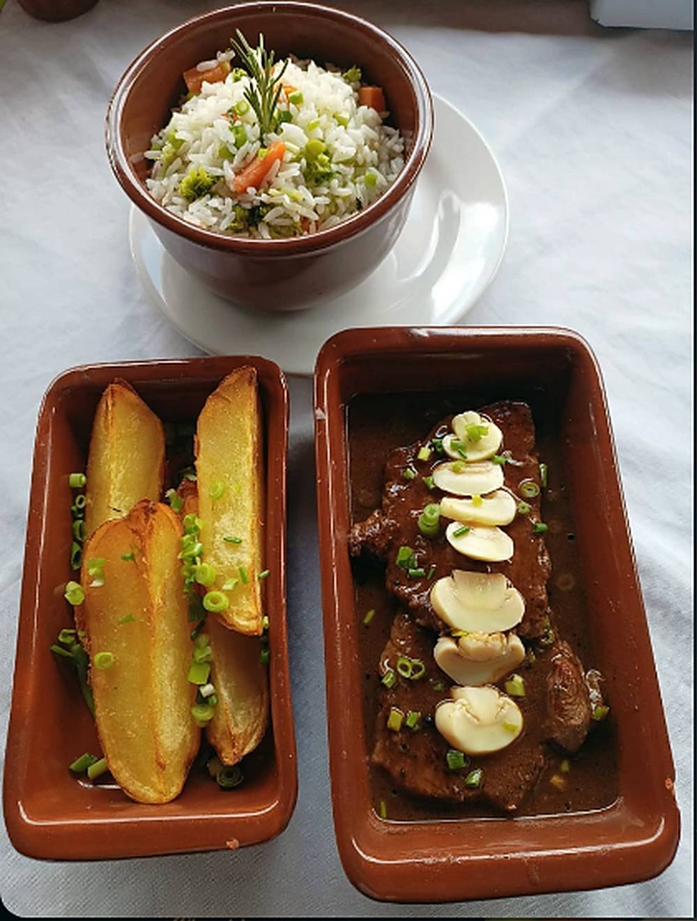 Filé ao molho com cogumelos
