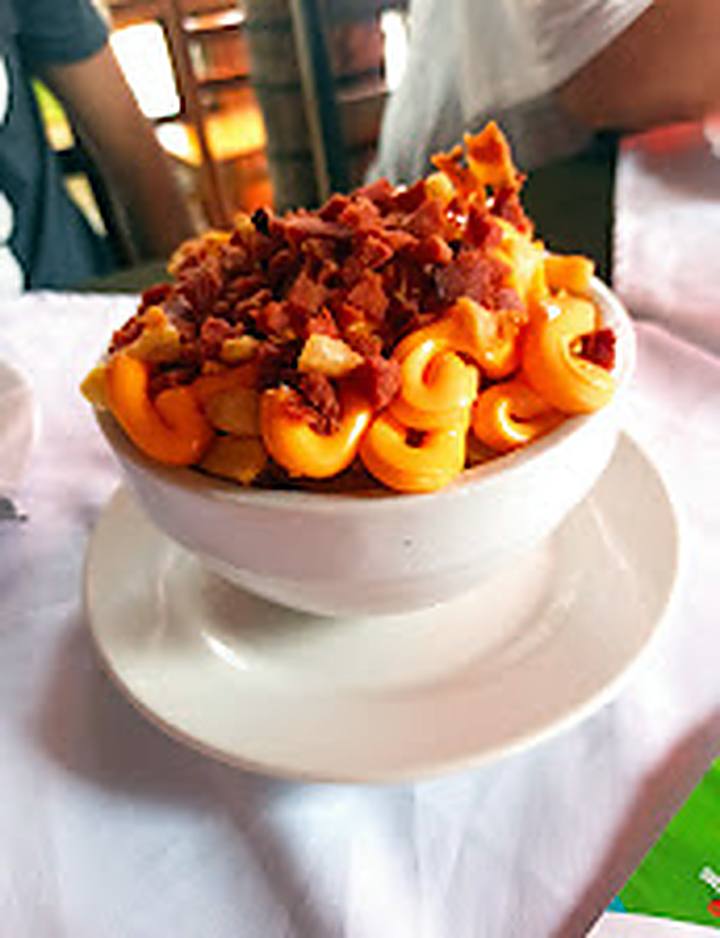 Macarrão parafuso com bacon e queijo